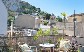 Acropolis Quiet House